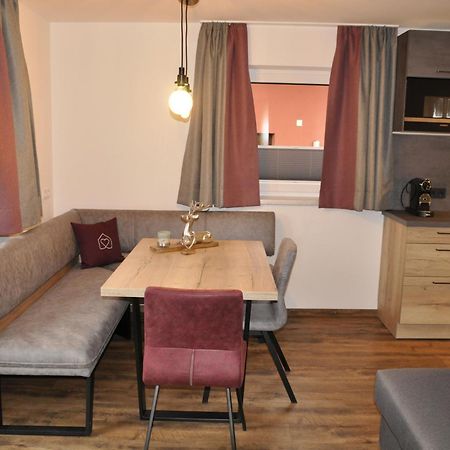 Herzis Appartements Wagrain Rum bild